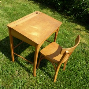brocante-chaise-et-table-en-bois-106-1