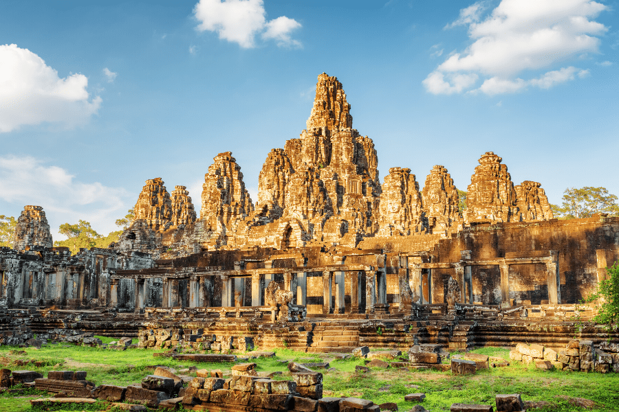 le Palais Idéal du Facteur Cheval vs cambodge