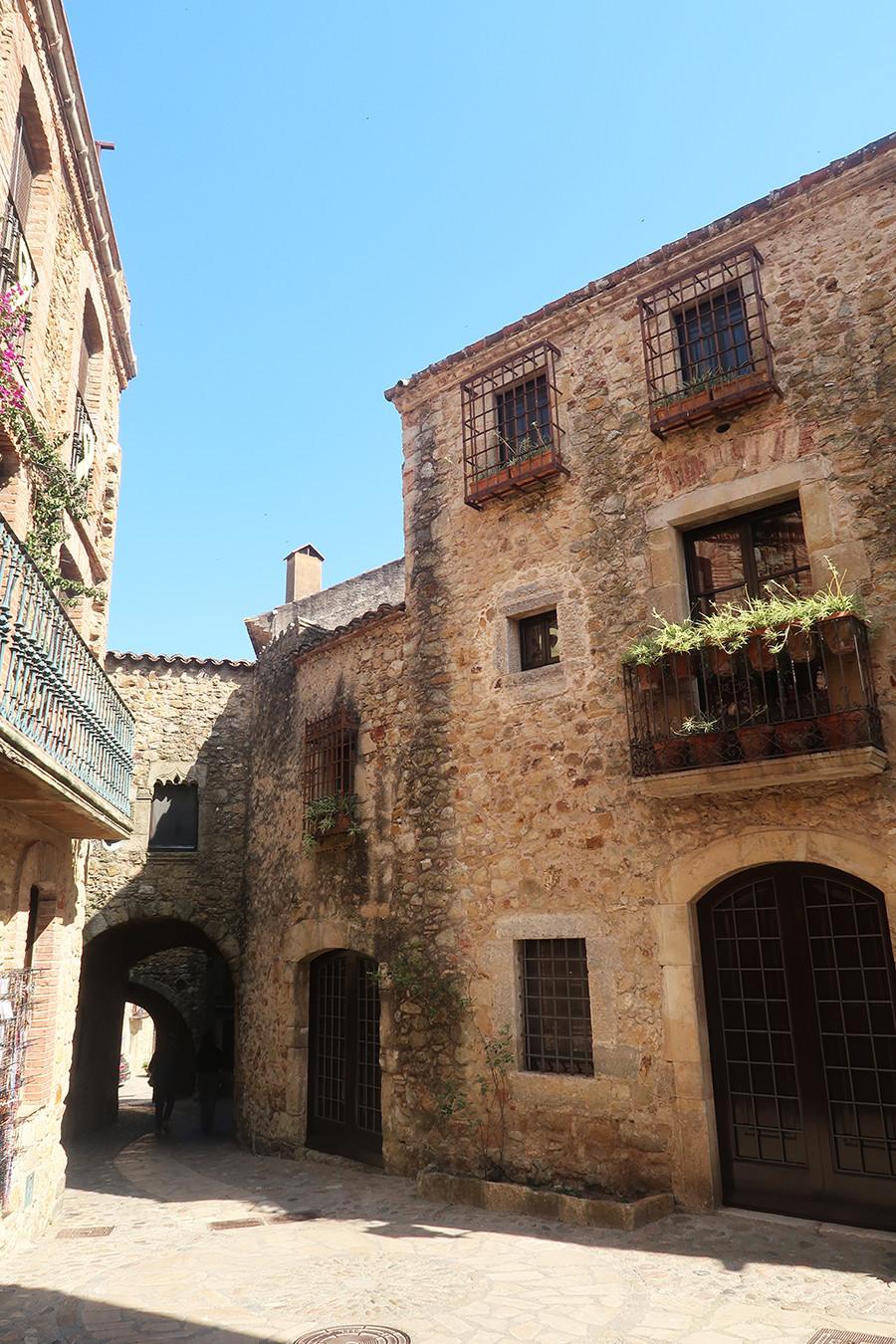 rue village typique catalogne