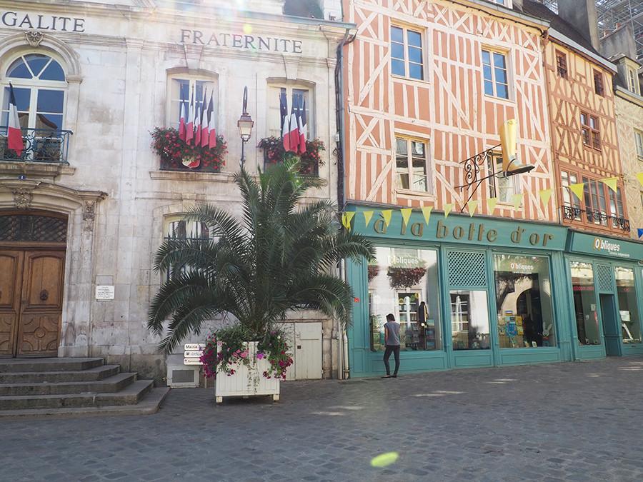 place de la mairie auxerre