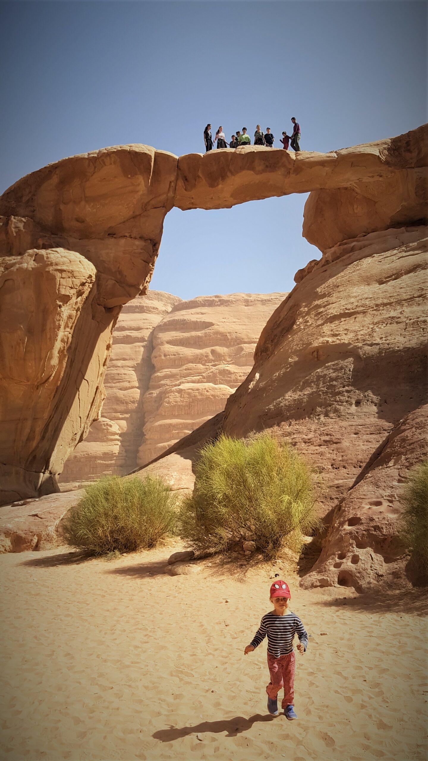 famille sur arche wadi rum